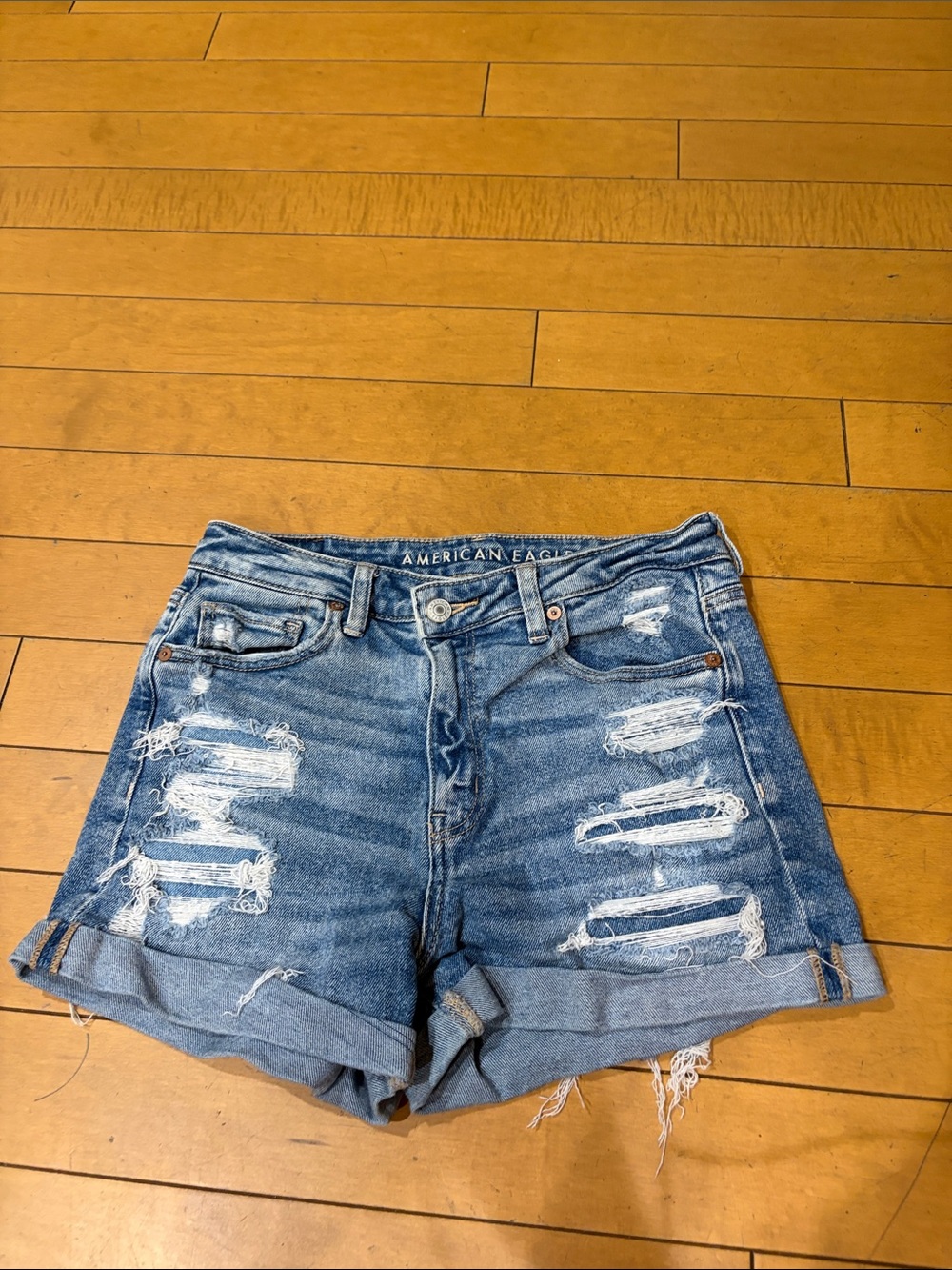 American Eagle Outfitters Women's Distressed Denim Shorts size 4 - Blue